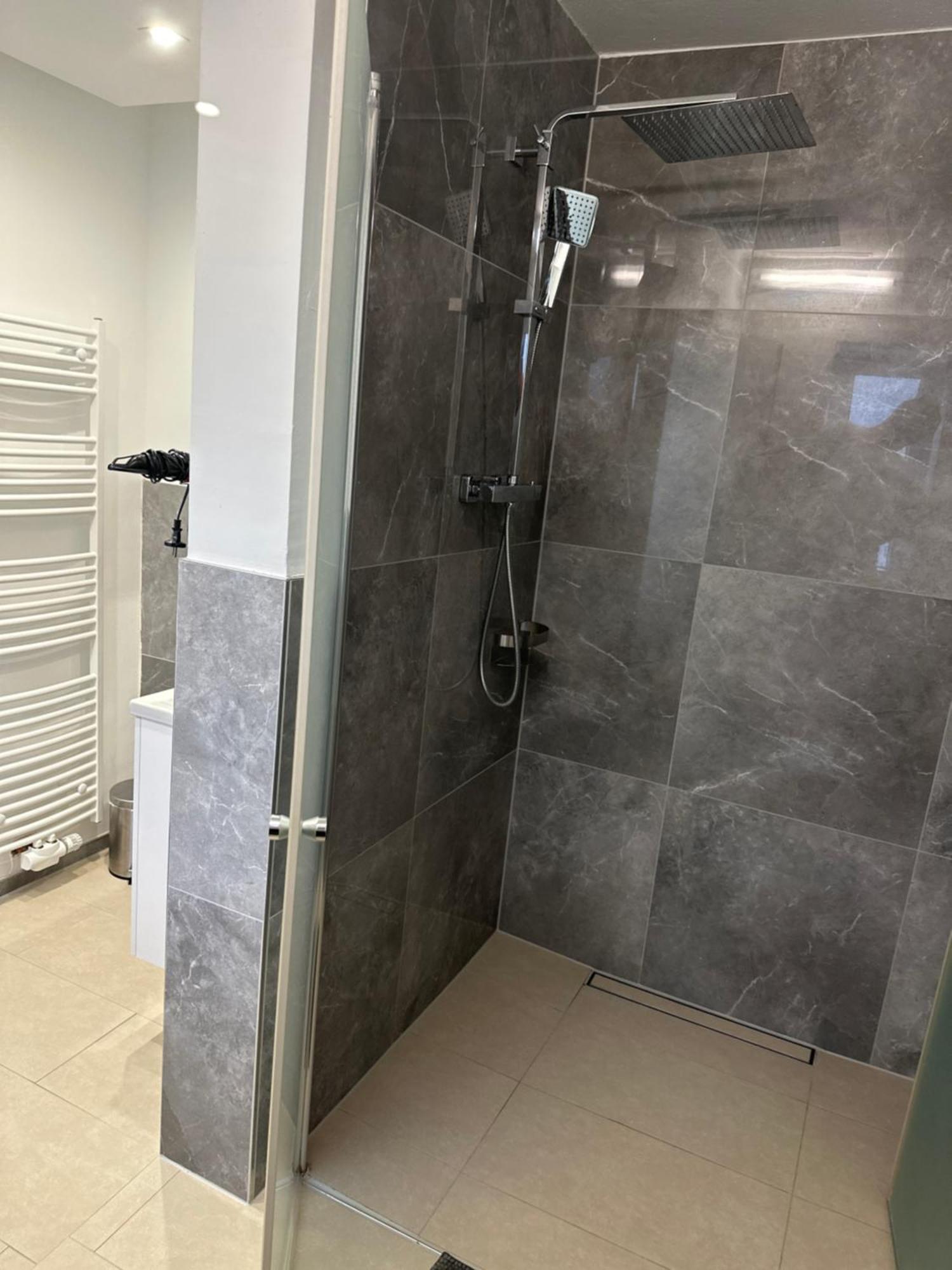 Hotel Bouzid - Laatzen Ngoại thất bức ảnh