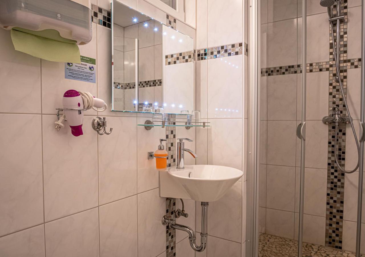 Hotel Bouzid - Laatzen Ngoại thất bức ảnh